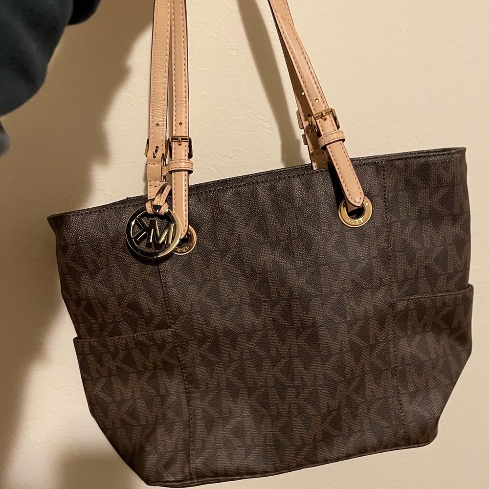 Michael Kors brown and cream tote. Never been use so still new with tags!